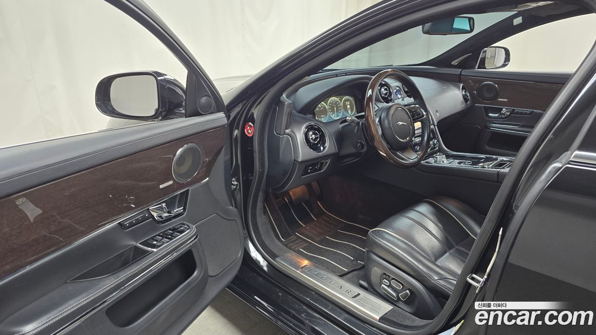 Jaguar XJ 2011