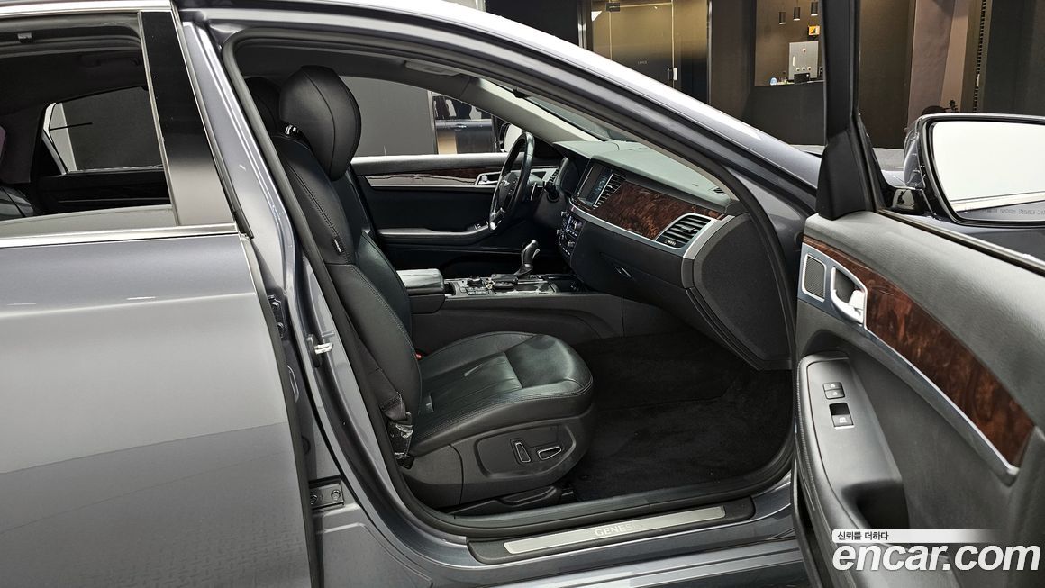 Hyundai Genesis 2016