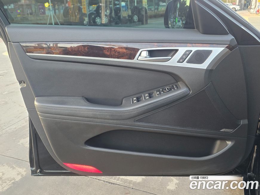 Hyundai Genesis 2016