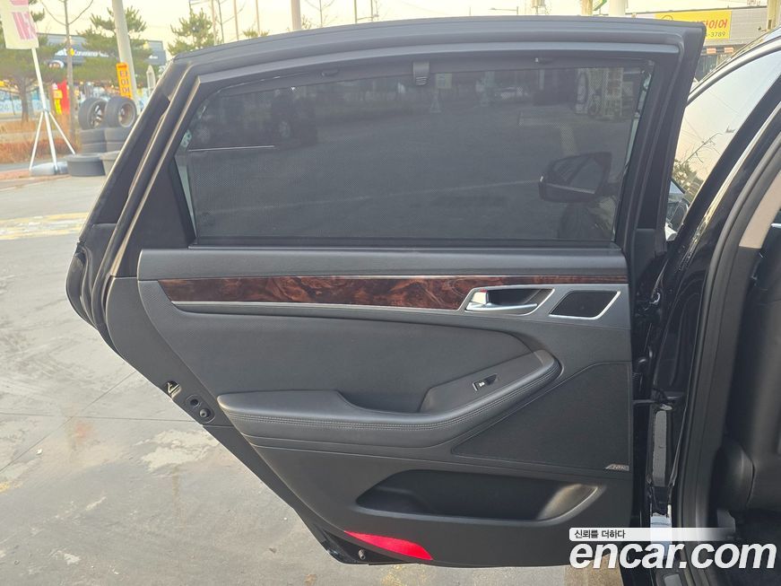 Hyundai Genesis 2016