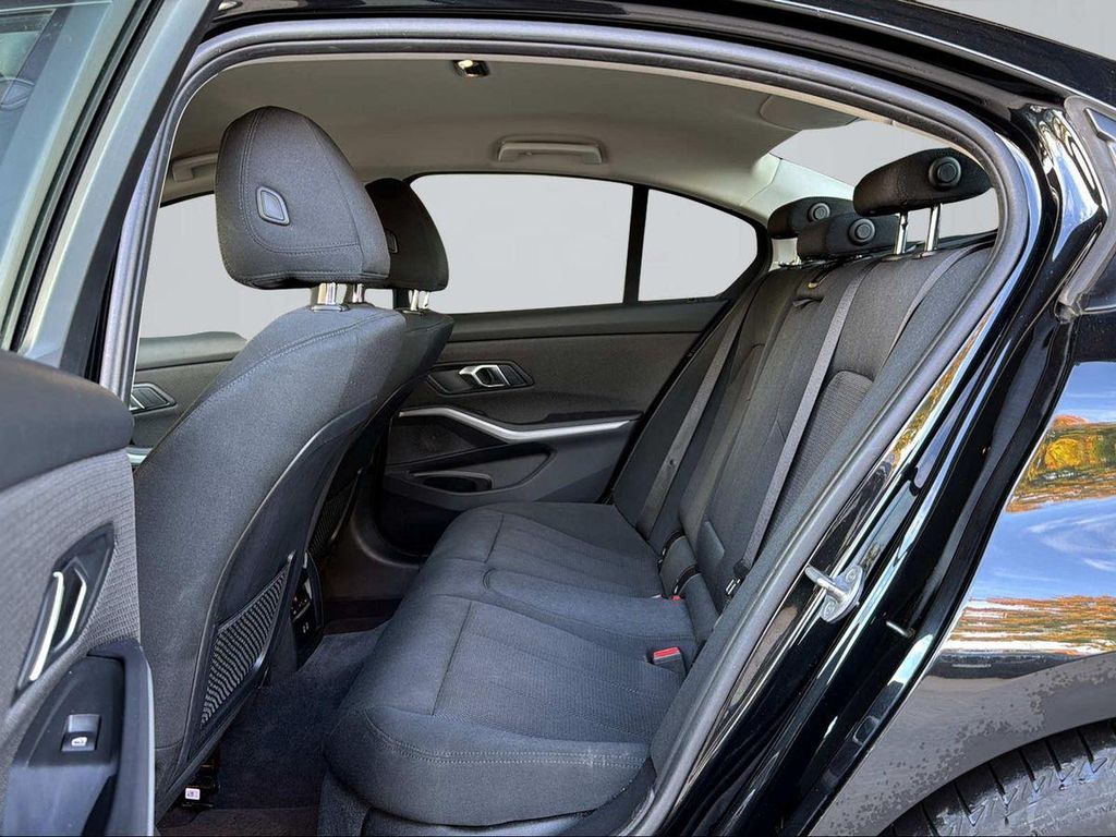 BMW 318 2021