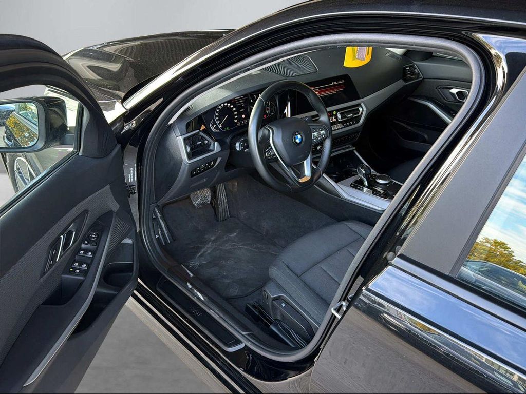BMW 318 2021