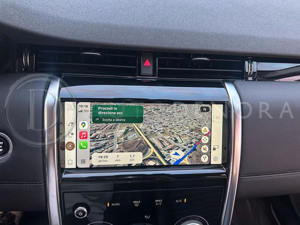 Land Rover Discovery Sport 2021