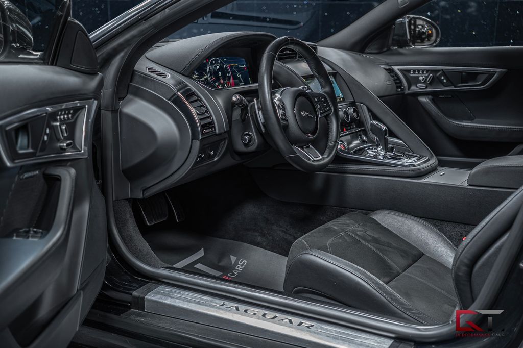Jaguar F-Type 2024