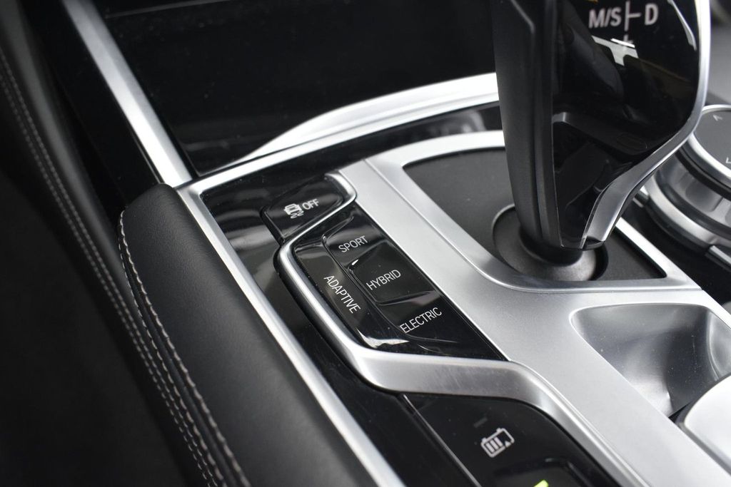 BMW 745 2021