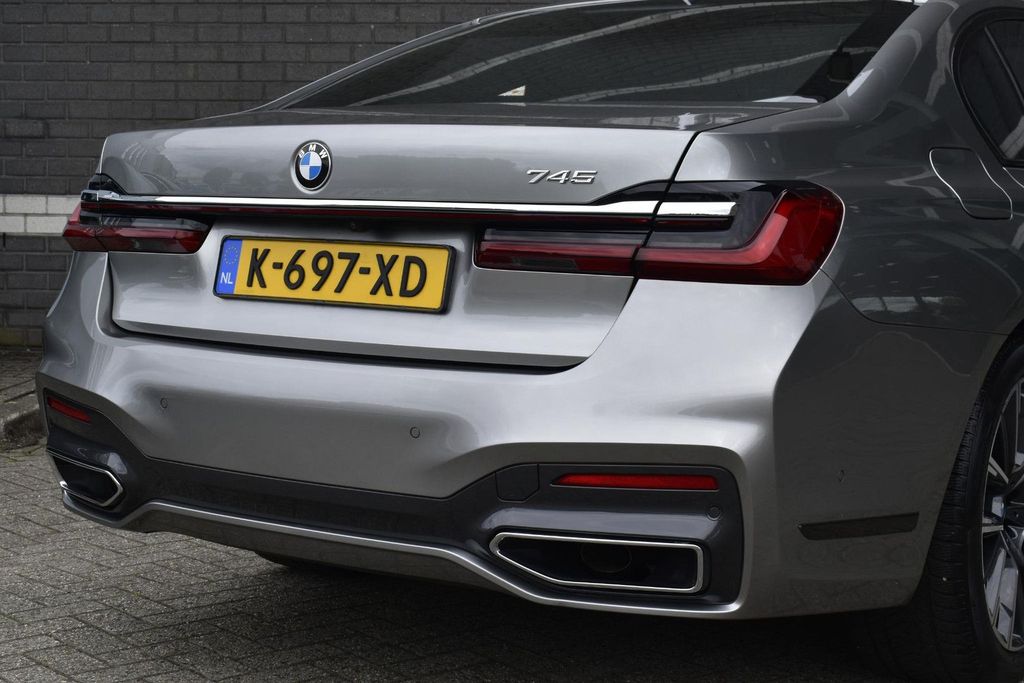BMW 745 2021