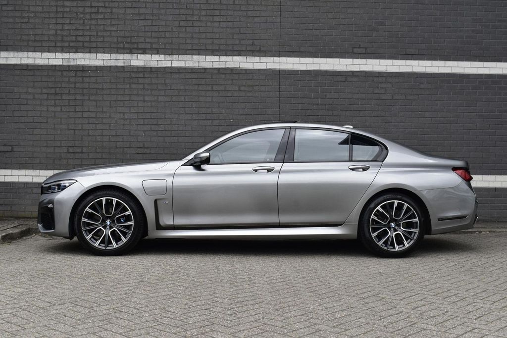 BMW 745 2021