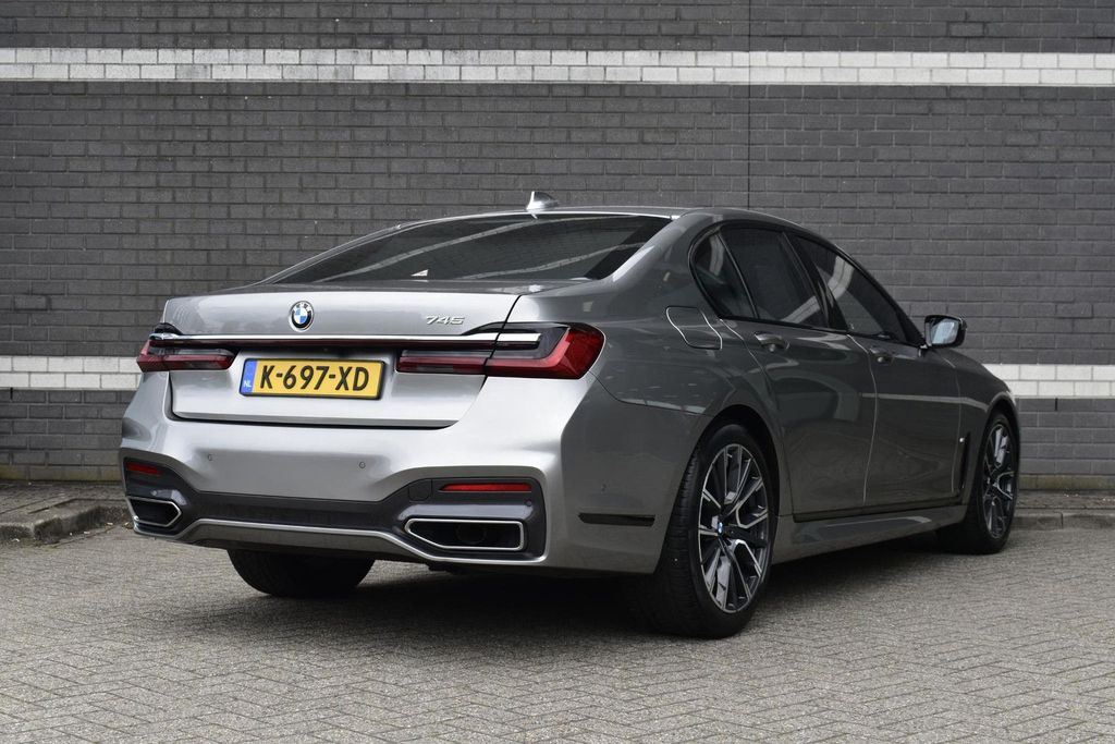 BMW 745 2021