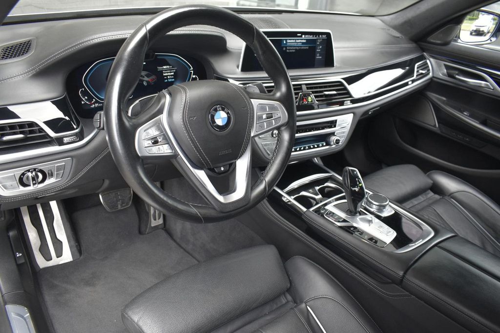BMW 745 2021