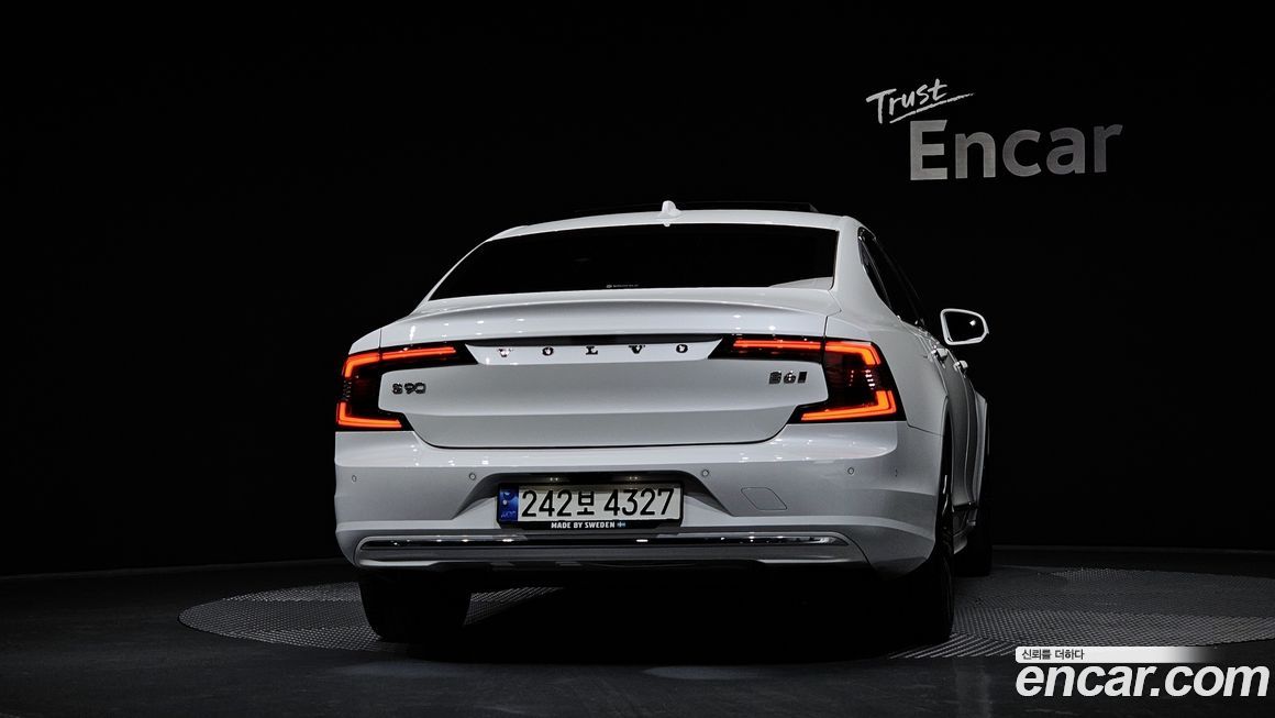 Volvo S90 2023