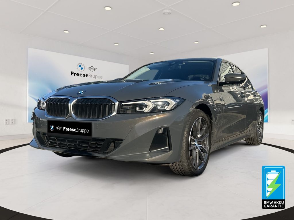 BMW 330 2022