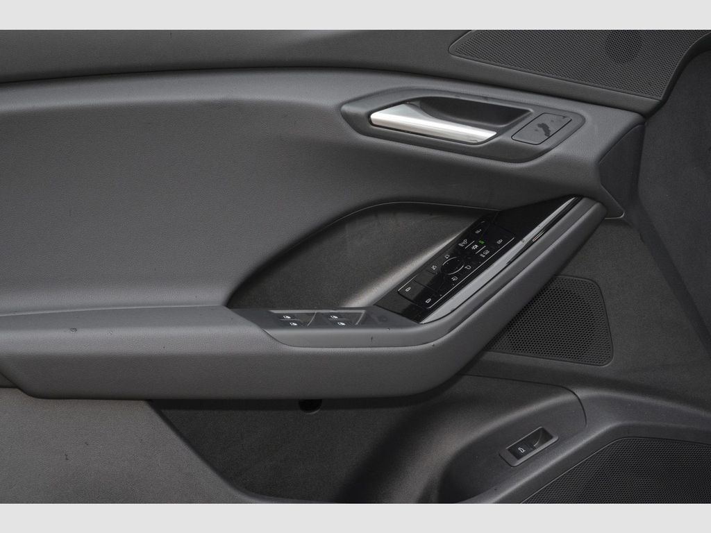 Audi Q6 e-tron 2025