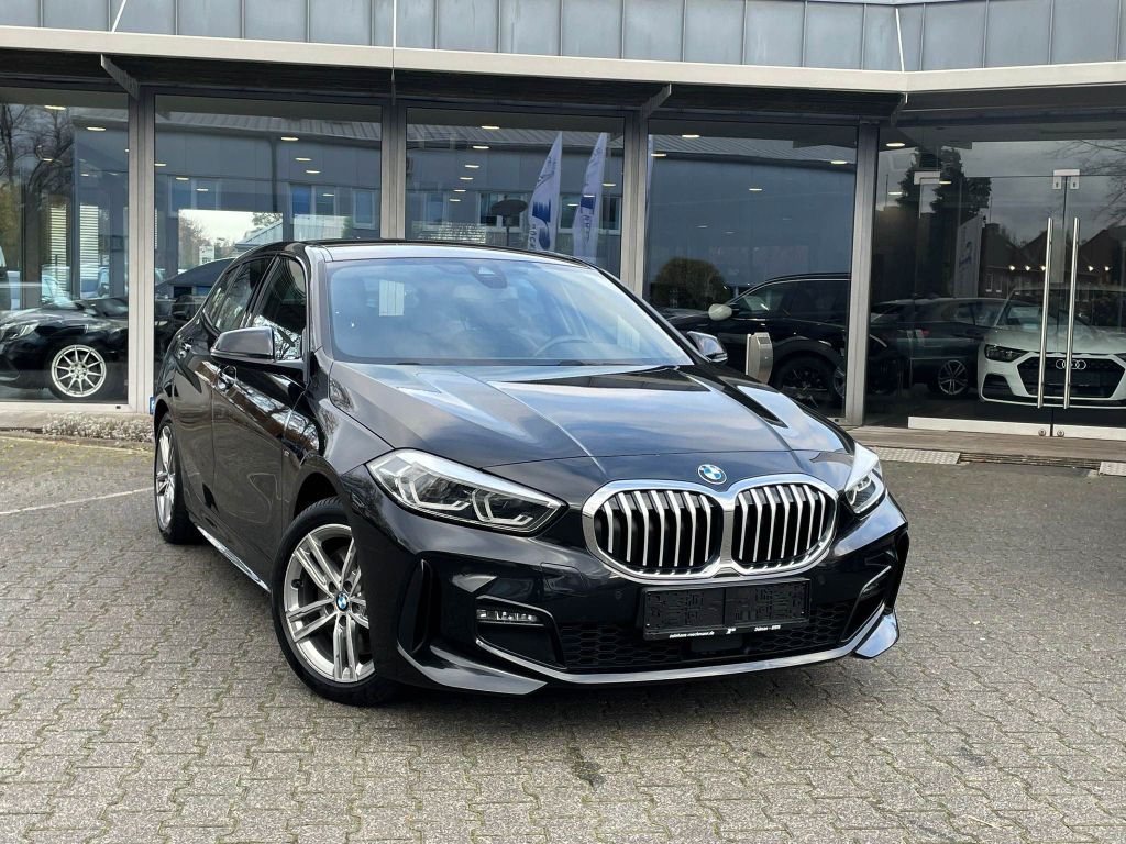 BMW 120 2022