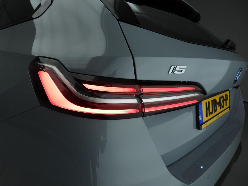 BMW i5 2025