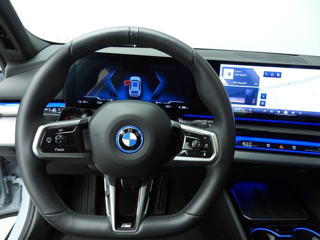 BMW i5 2025