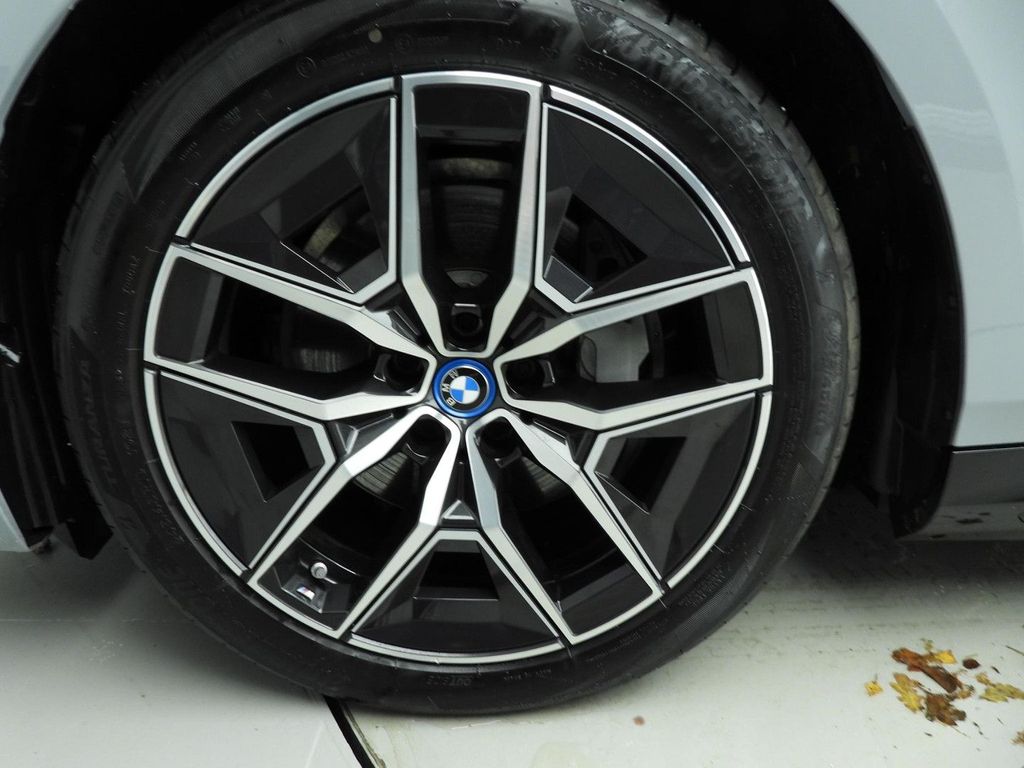 BMW i5 2025