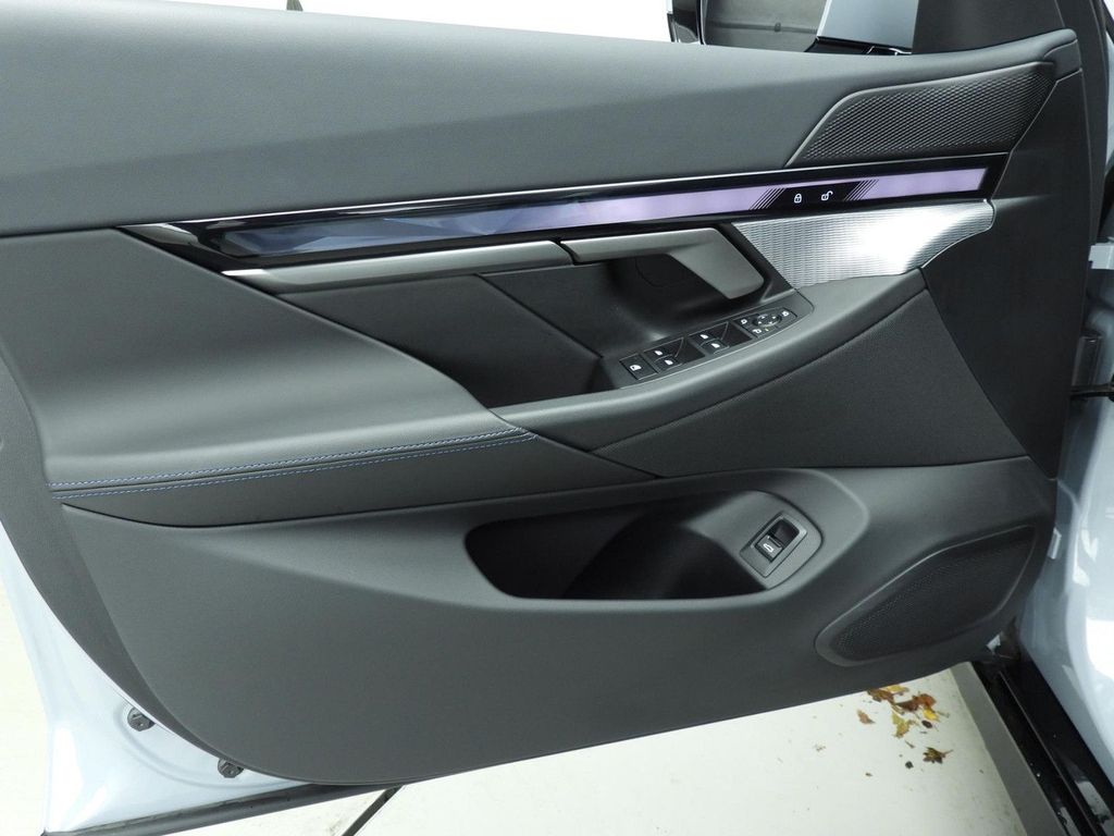BMW i5 2025