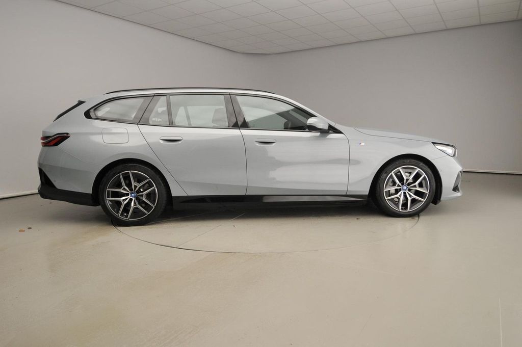 BMW i5 2025