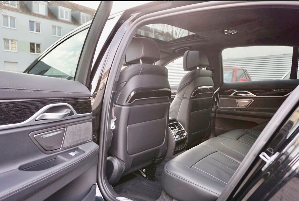 BMW 750 2019