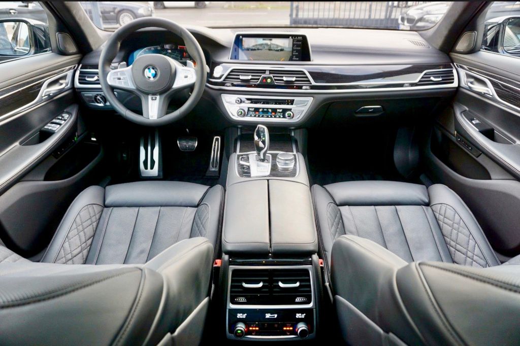 BMW 750 2019