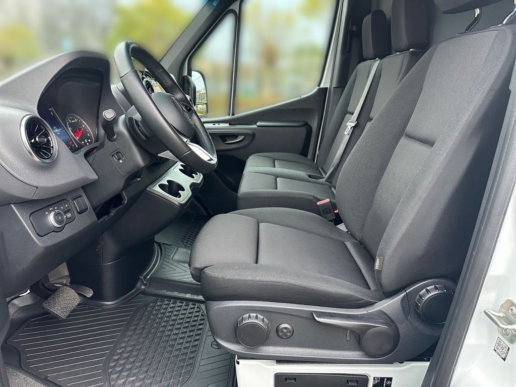 Mercedes-Benz Sprinter 2024