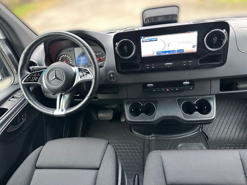 Mercedes-Benz Sprinter 2024