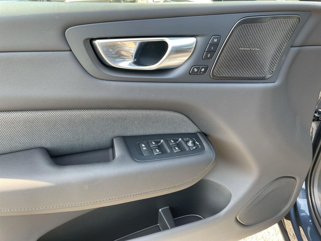 Volvo XC60 2025