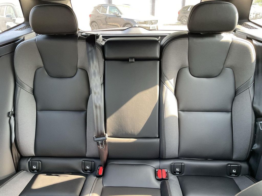 Volvo XC60 2025