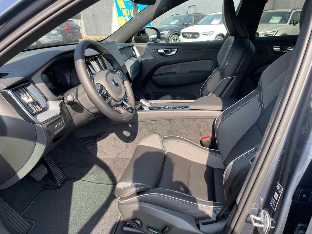 Volvo XC60 2025