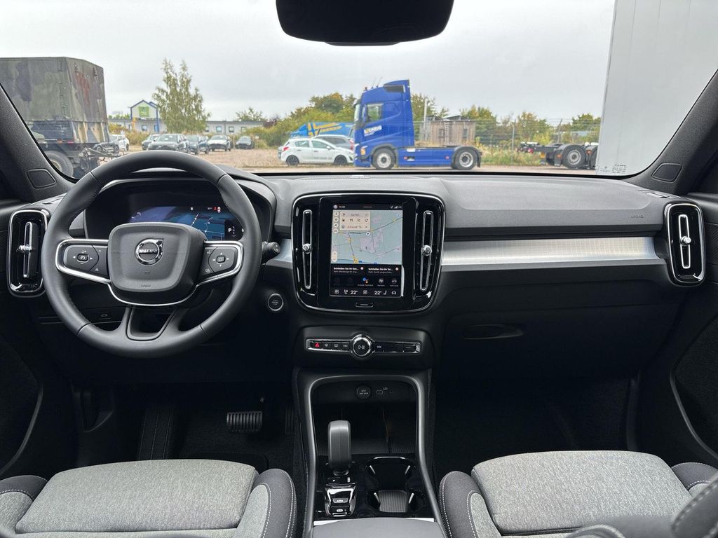 Volvo XC40 2025