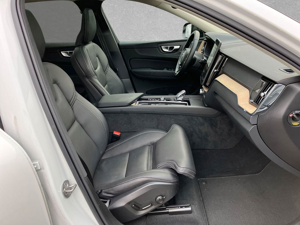 Volvo XC60 2025