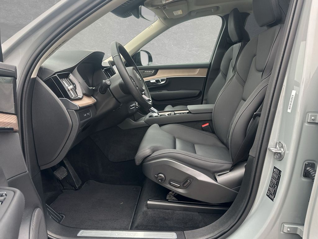 Volvo XC90 2025