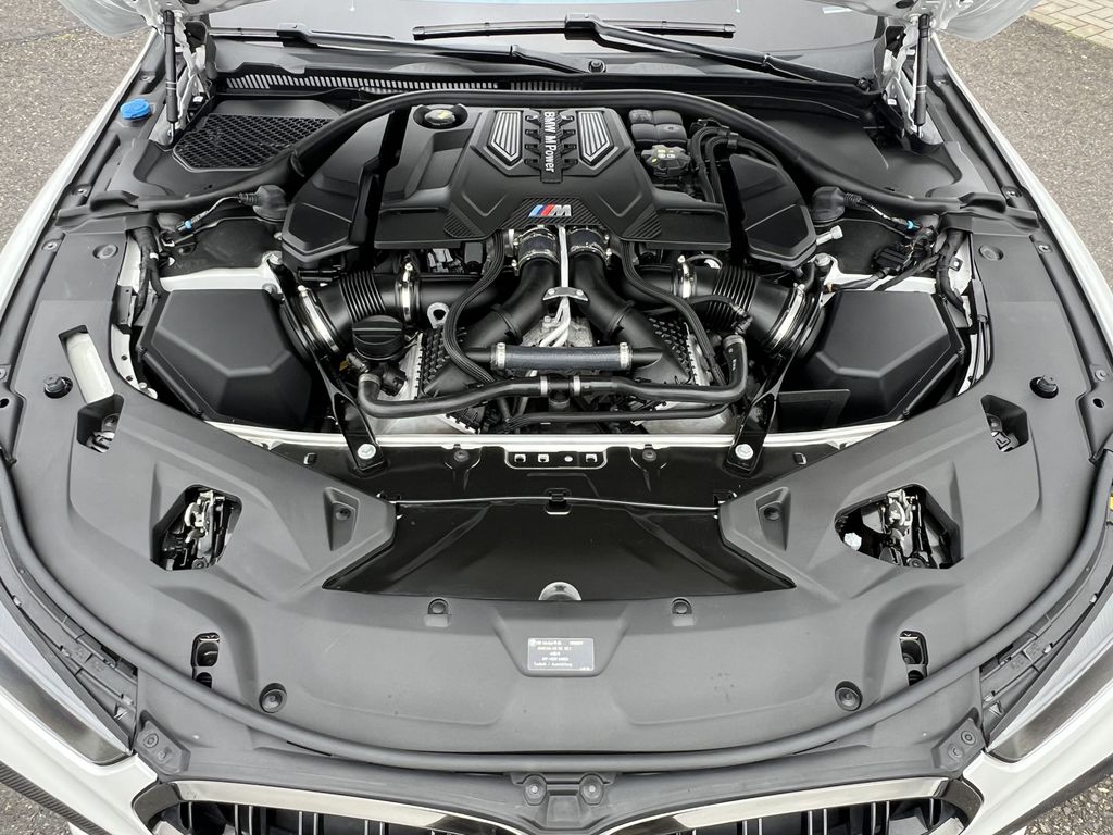 BMW M8 2022