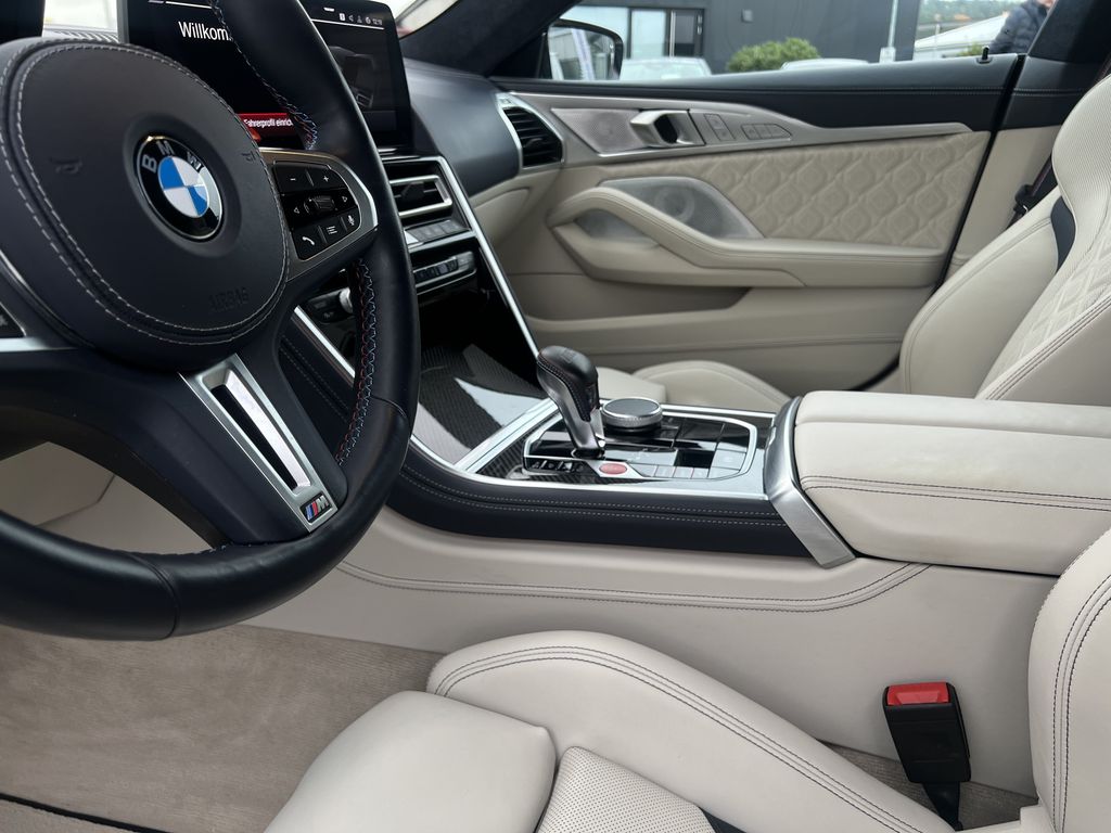 BMW M8 2022
