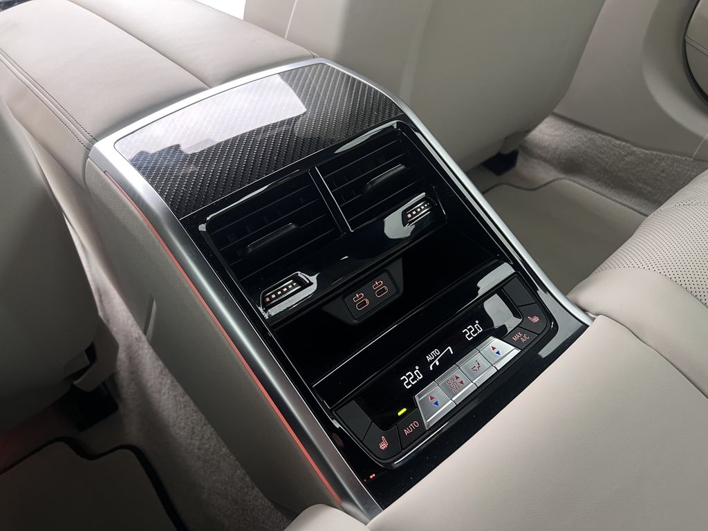 BMW M8 2022