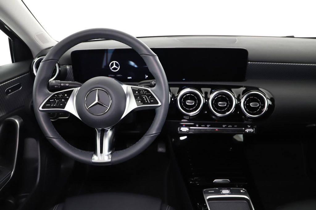 Mercedes-Benz A 200 2024