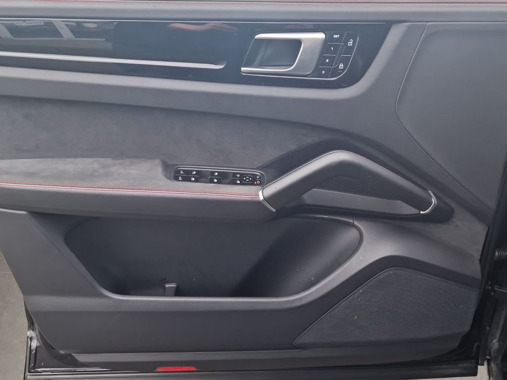 Porsche Cayenne 2021