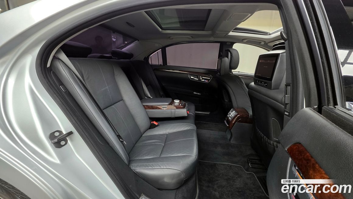 Mercedes-Benz S-Class 2008