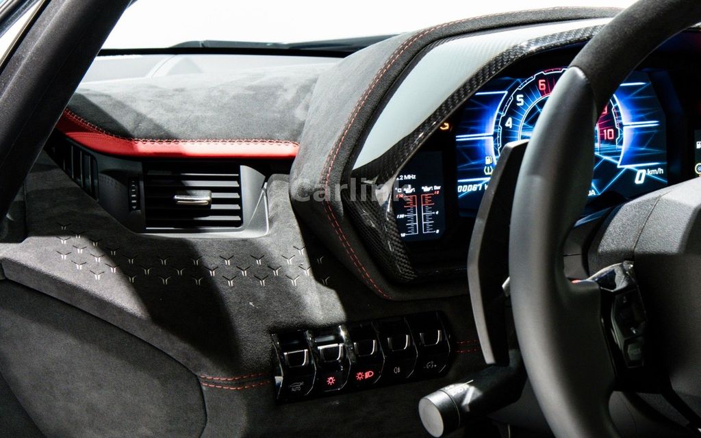 Lamborghini Aventador 2024