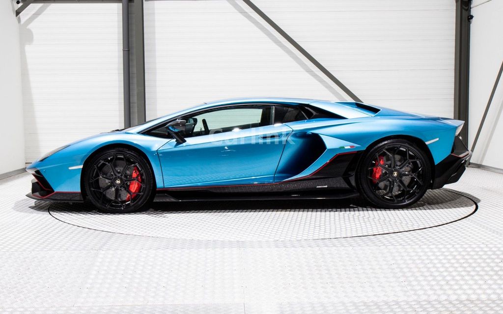 Lamborghini Aventador 2024