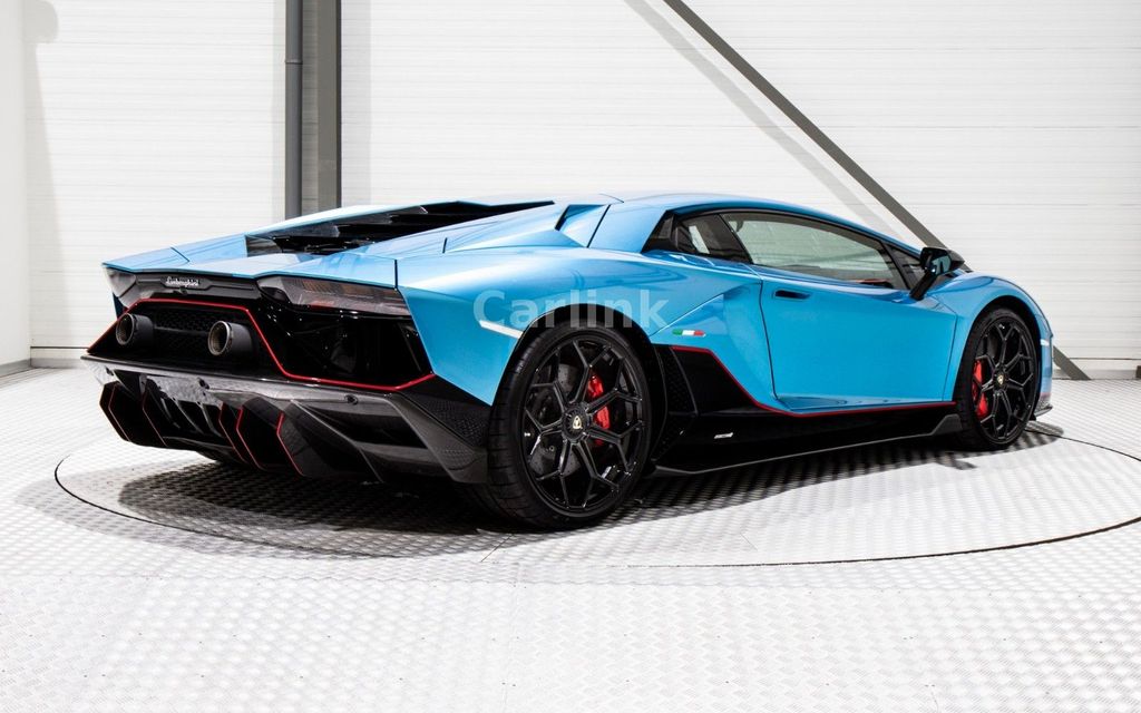 Lamborghini Aventador 2024