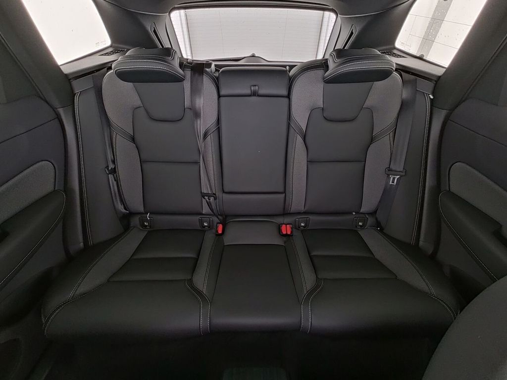 Volvo XC60 2025
