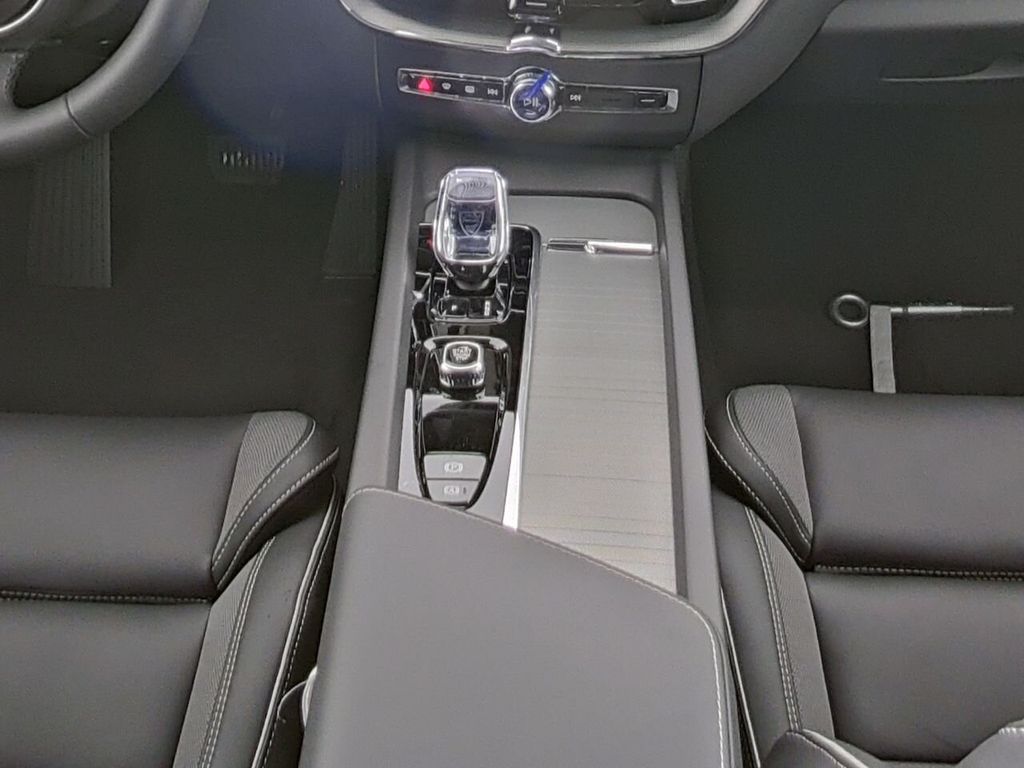 Volvo XC60 2025