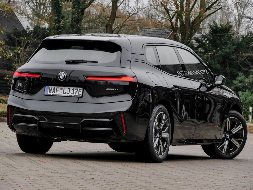 BMW iX 2025