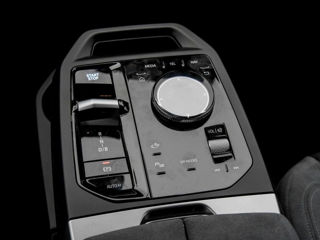 BMW iX 2025