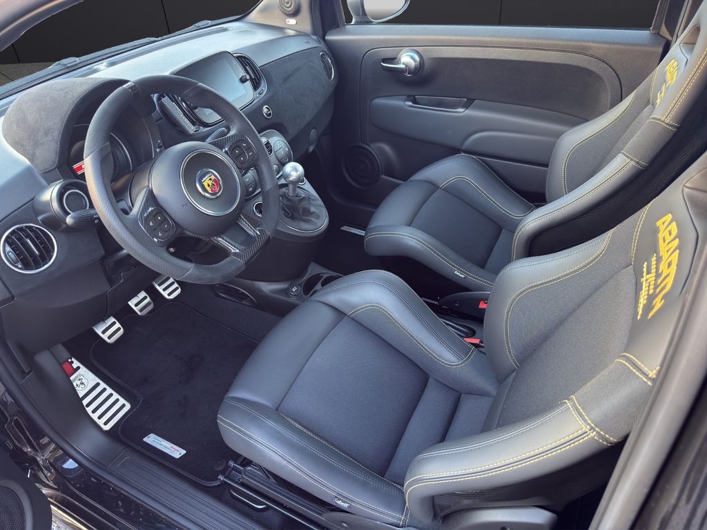 Abarth 695 2024