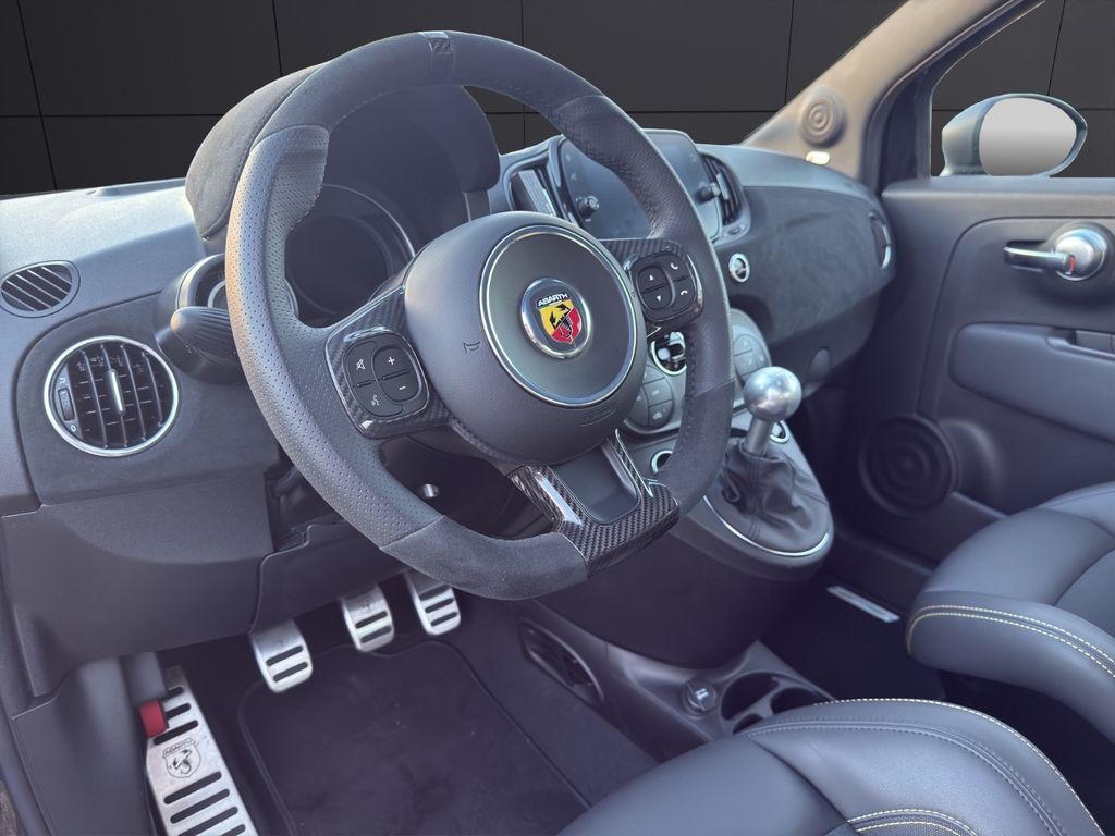 Abarth 695 2024