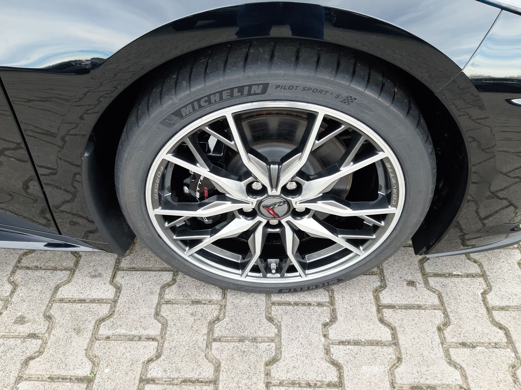 Corvette C8 2025