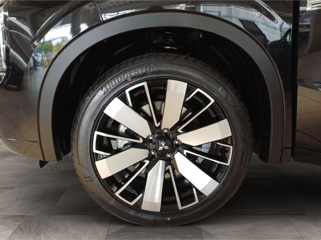 Mitsubishi Plug-in Hybrid Outlander