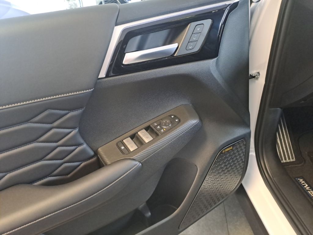 Mitsubishi Plug-in Hybrid Outlander